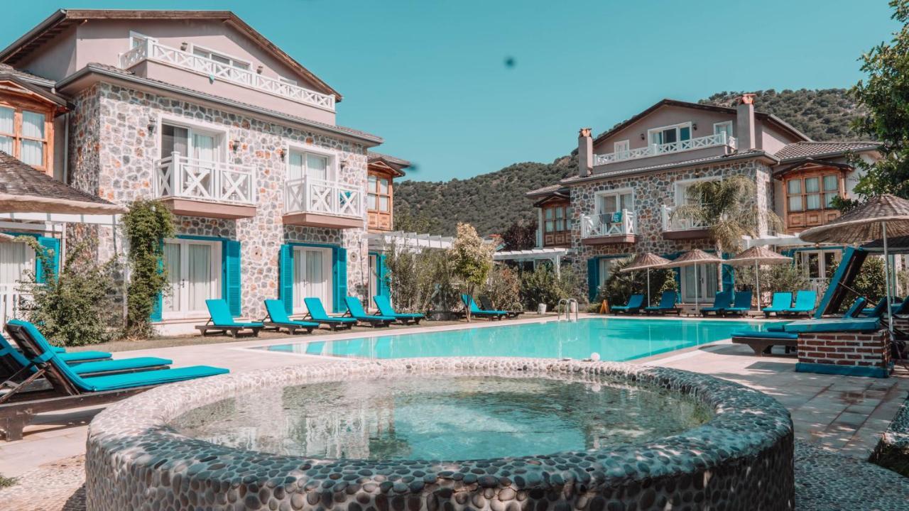 Orino Suites Cedit Bagian luar foto