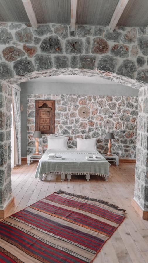 Orino Suites Cedit Bagian luar foto