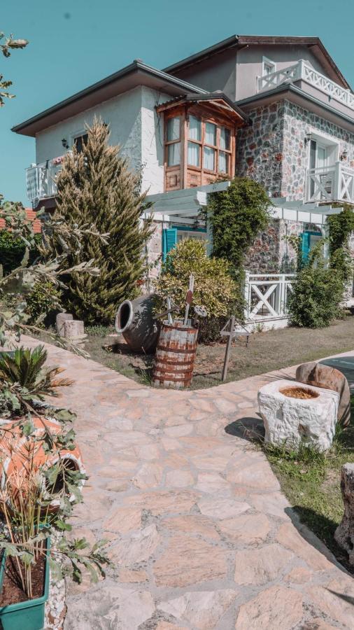 Orino Suites Cedit Bagian luar foto