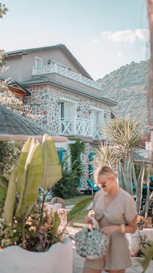 Orino Suites Cedit Bagian luar foto