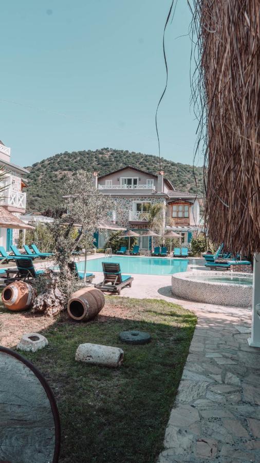 Orino Suites Cedit Bagian luar foto