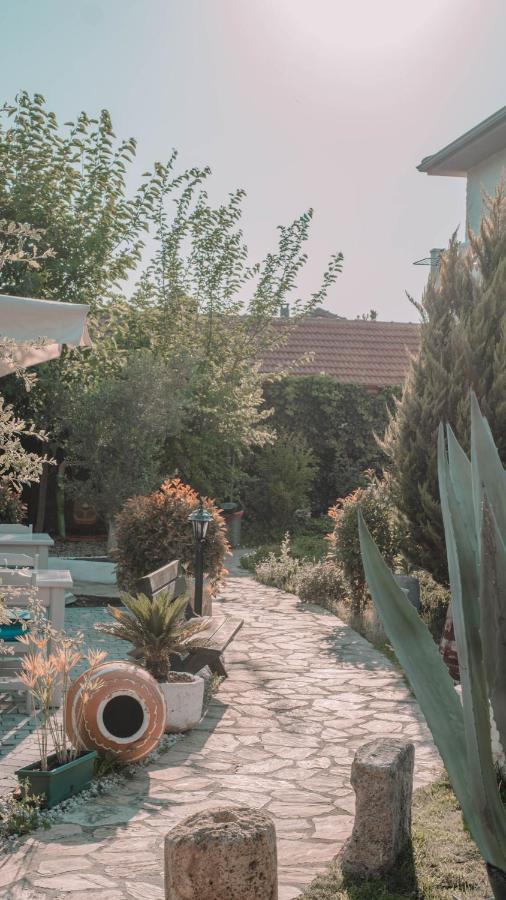 Orino Suites Cedit Bagian luar foto