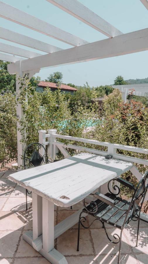 Orino Suites Cedit Bagian luar foto