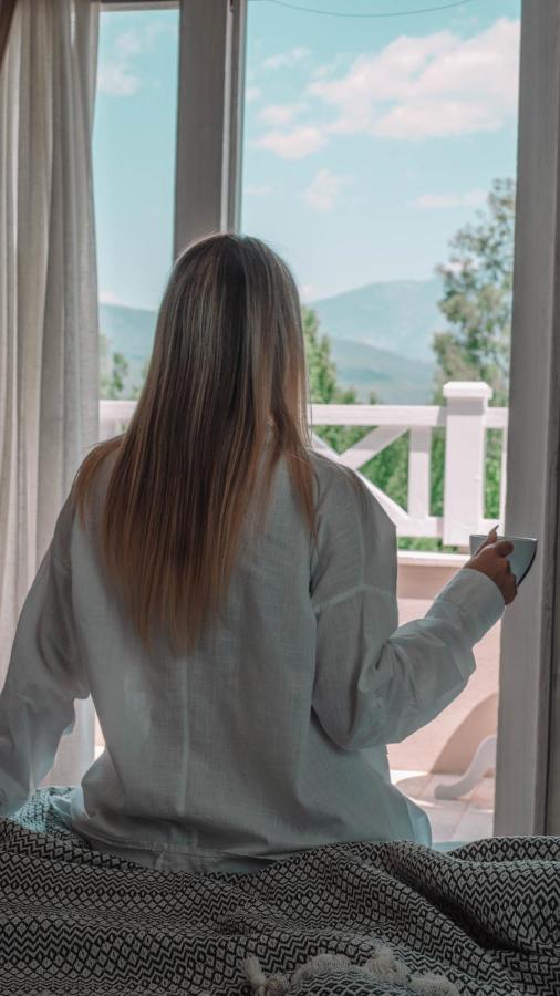Orino Suites Cedit Bagian luar foto