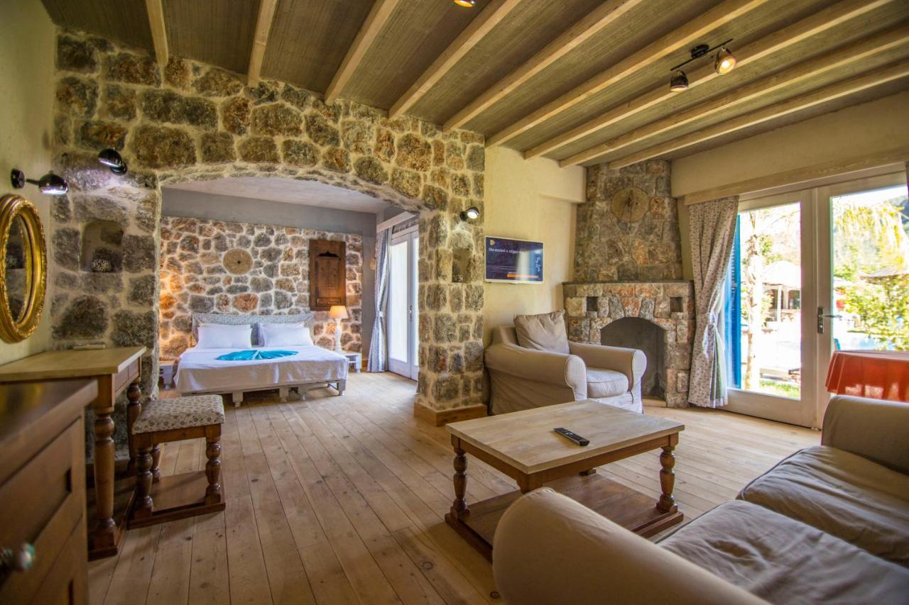 Orino Suites Cedit Bagian luar foto